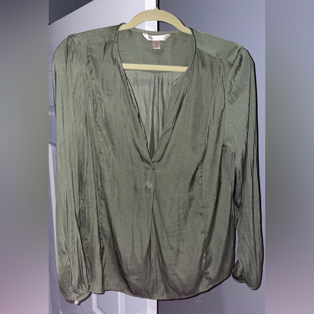 Banana republic v neck blouse